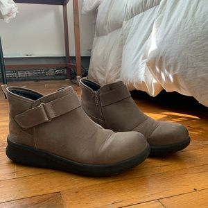 Clark’s Cloudsteppers Ankle Booties